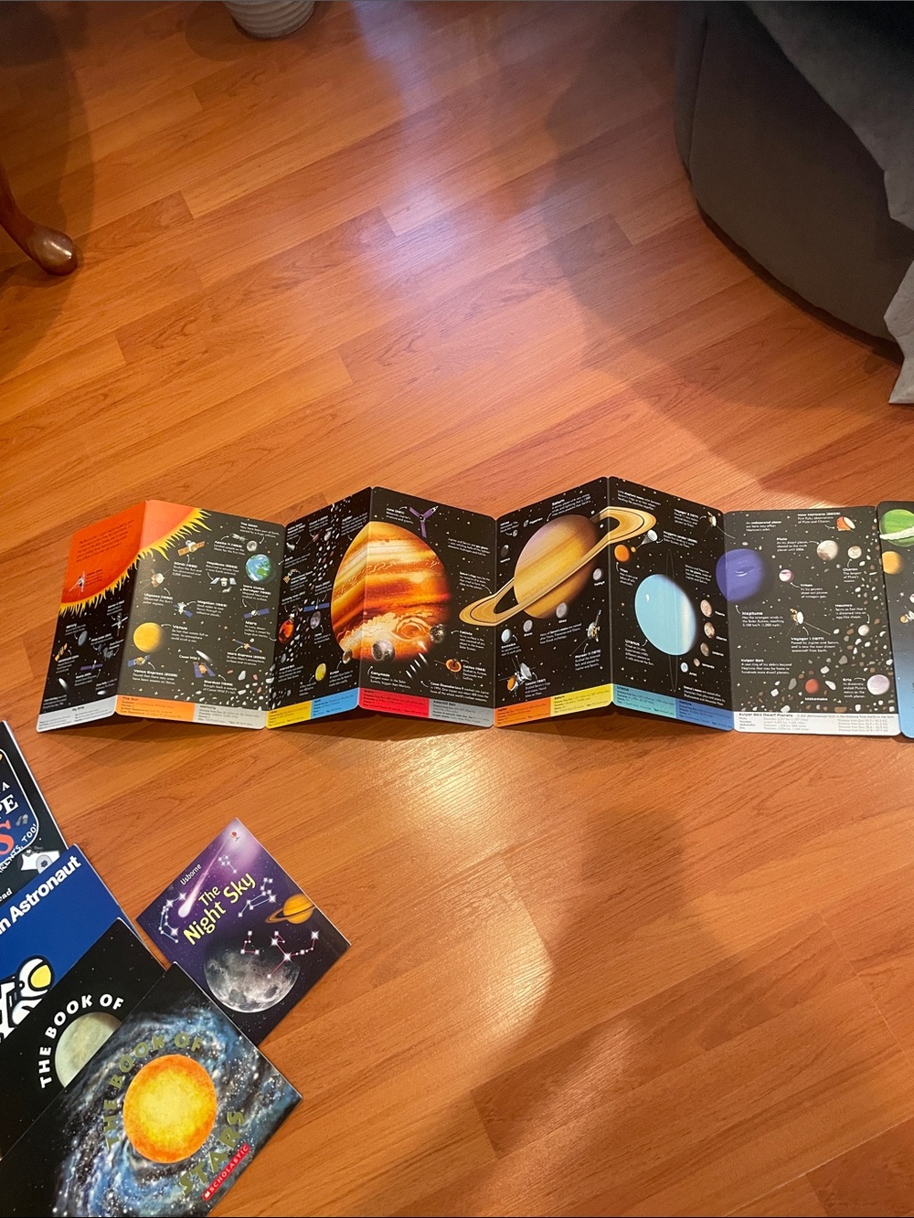 Osborne fold-out Solar System book and other Assorted Kids Space Books - - Picture 5 of 13